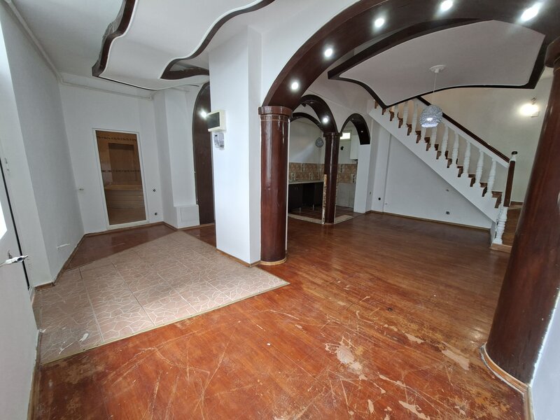 Piata Unirii, Calea Calarasilor, proprietar, vand casa P+M, 4 camere