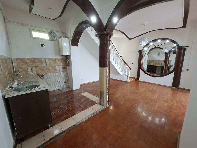 Piata Unirii, Calea Calarasilor, proprietar, vand casa P+M, 4 camere
