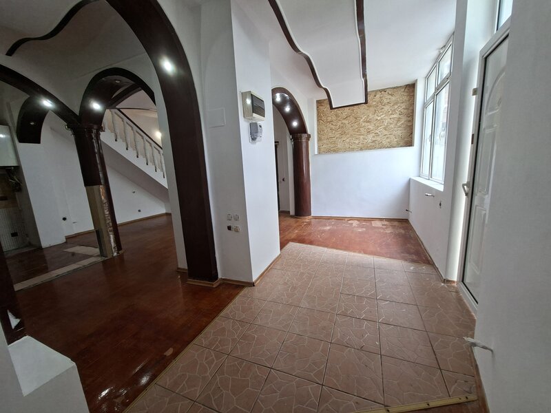 Piata Unirii, Calea Calarasilor, proprietar, vand casa P+M, 4 camere