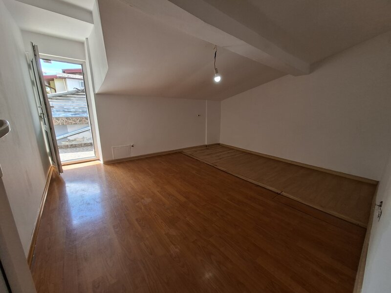 Piata Unirii, Calea Calarasilor, proprietar, vand casa P+M, 4 camere