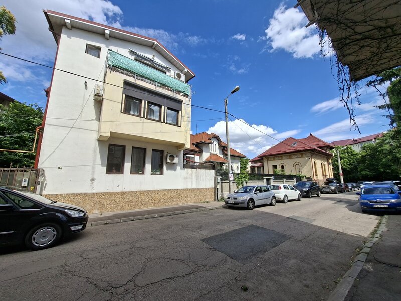 Piata Unirii, Calea Calarasilor, proprietar, vand casa P+M, 4 camere